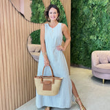 Vestido em Viscose com Fenda Lateral Listrado